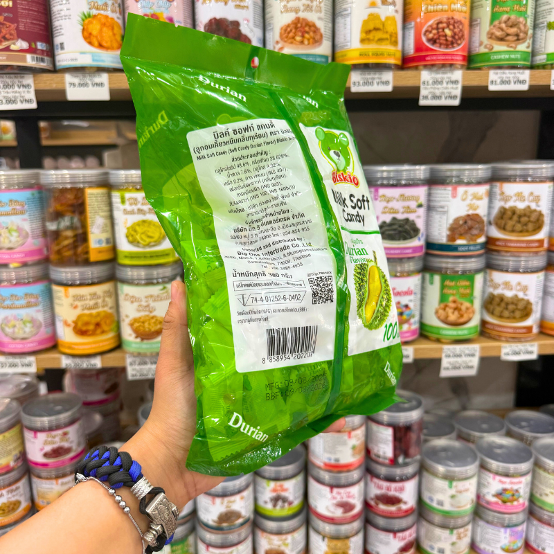 Hình ảnh bao bì tổng thể của sản phẩm nhìn từ mặt sau nghiêng