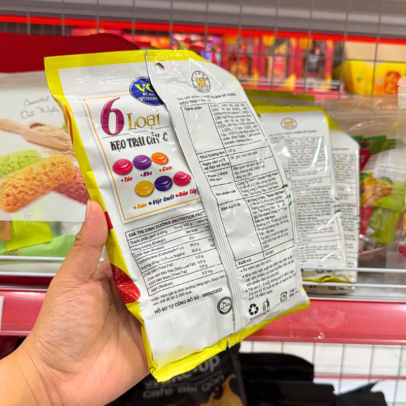 Mặt sau sản phẩm với bảng thành phần và thông tin dinh dưỡng