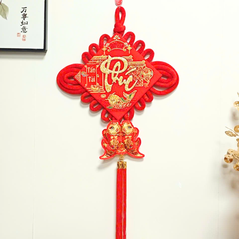 Minh hoạ treo tường giúp không gian nổi bật sắc đỏ ngày xuân