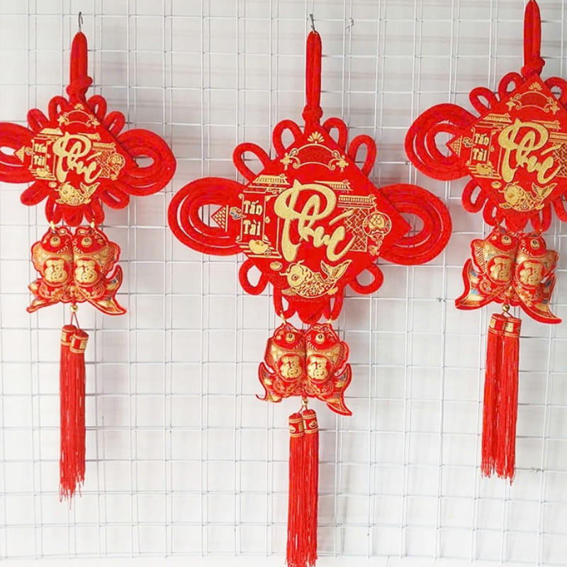 Mẫu khánh nhung đỏ treo trưng bày, dễ hình dung khi phối nhiều vị trí