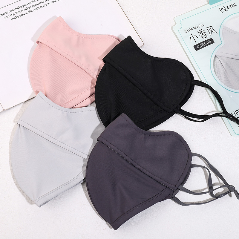Các màu khẩu trang được sắp xếp trên nền sáng