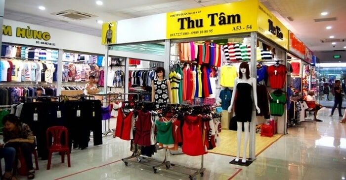 An Đông nổi tiếng là nơi suy tụ của nhiều xưởng sỉ quần áo 
