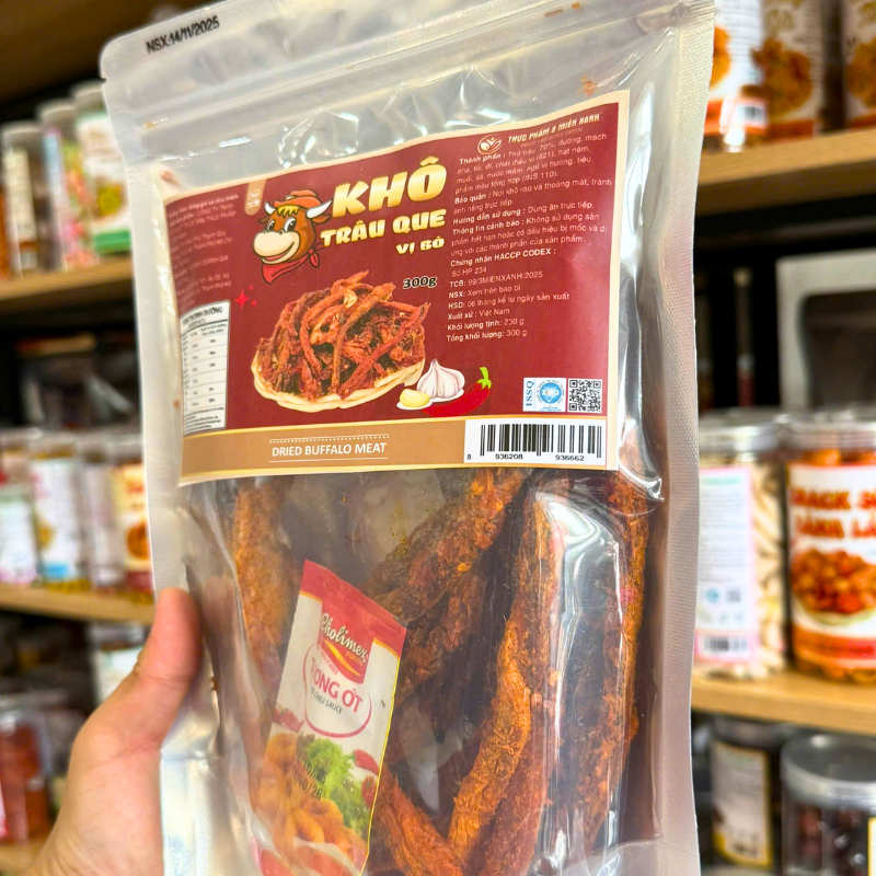 Khô trâu dạng que kèm gói tương ớt