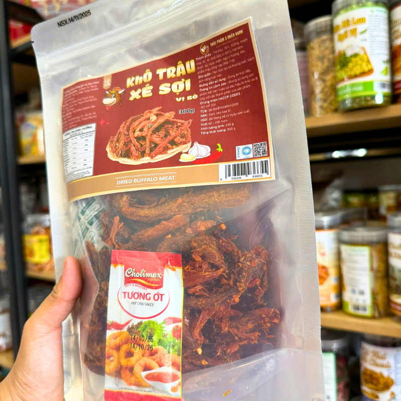 Cận cảnh nhãn sản phẩm và phần khô xé sợi