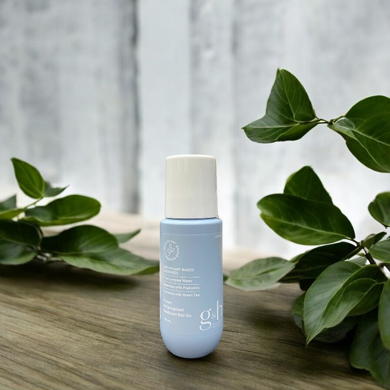 Thiết kế chai lăn màu xanh nhạt dung tích 100ml