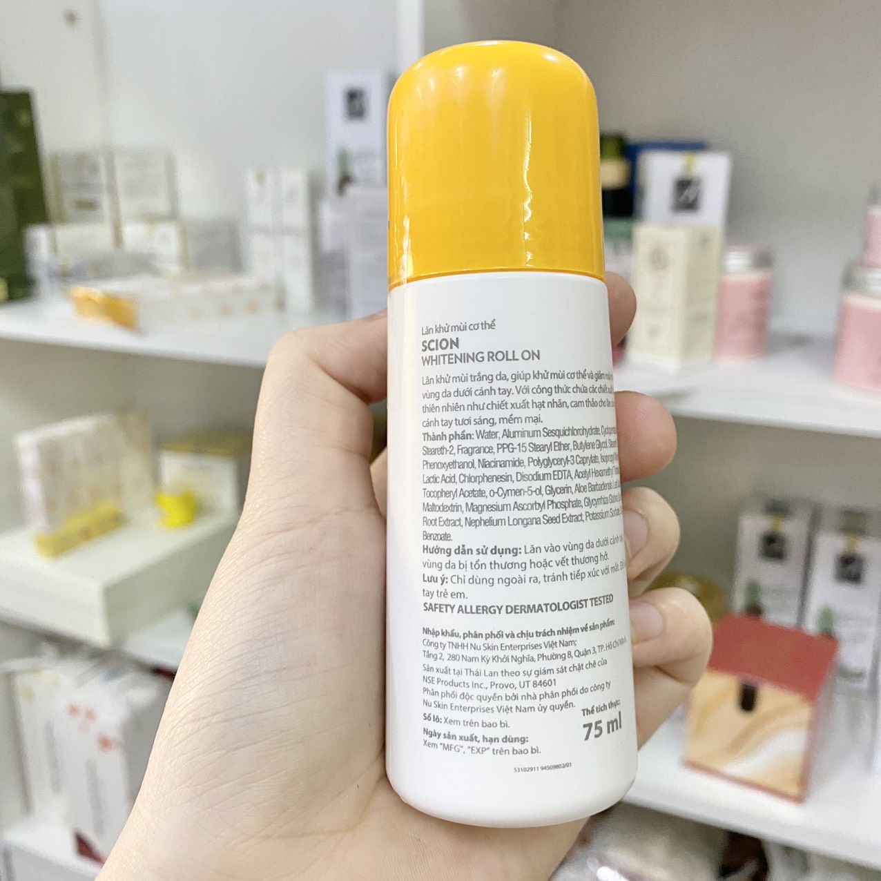 Mặt sau sản phẩm với thông tin thành phần và dung tích 75 ml