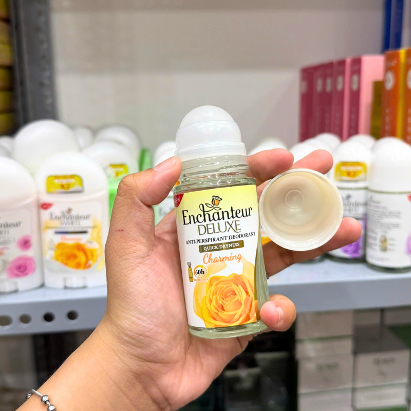 Lăn khử mùi Enchanteur Deluxe Charming 60H 50ml màu vàng