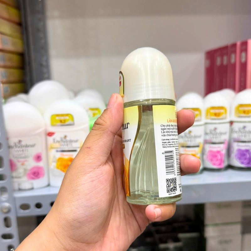 Lăn khử mùi Enchanteur Deluxe Charming 60H 50ml màu vàng