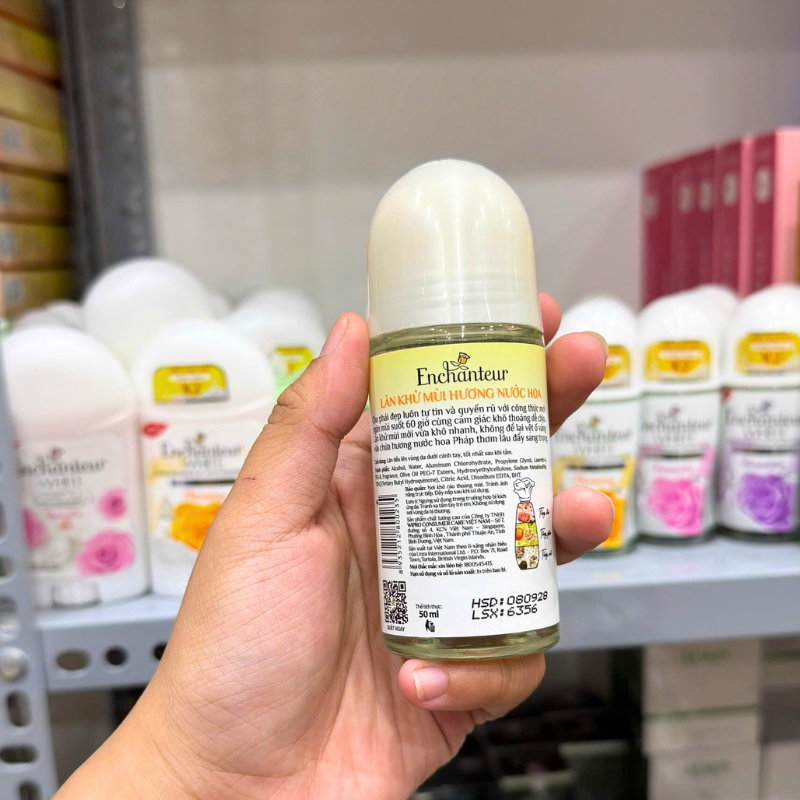 Mặt sau chai lăn với hướng dẫn và dung tích 50ml