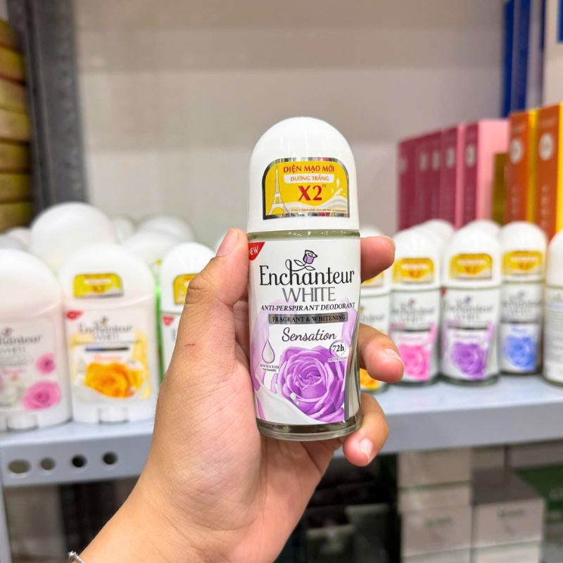Mặt trước chai lăn khử mùi phiên bản Sensation màu tím 50ml