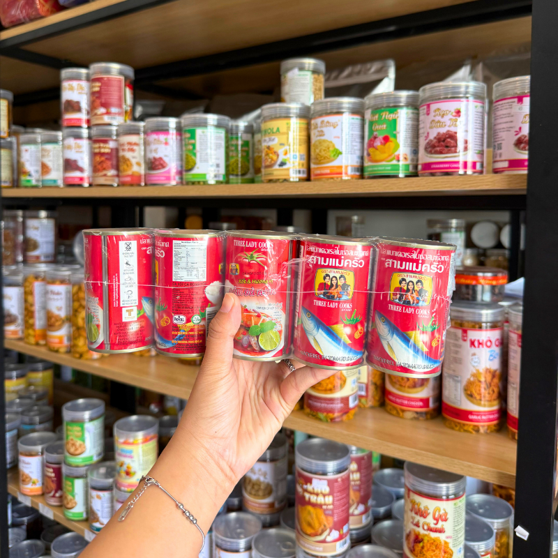 Mặt trước bao bì tông đỏ dễ nhận biết