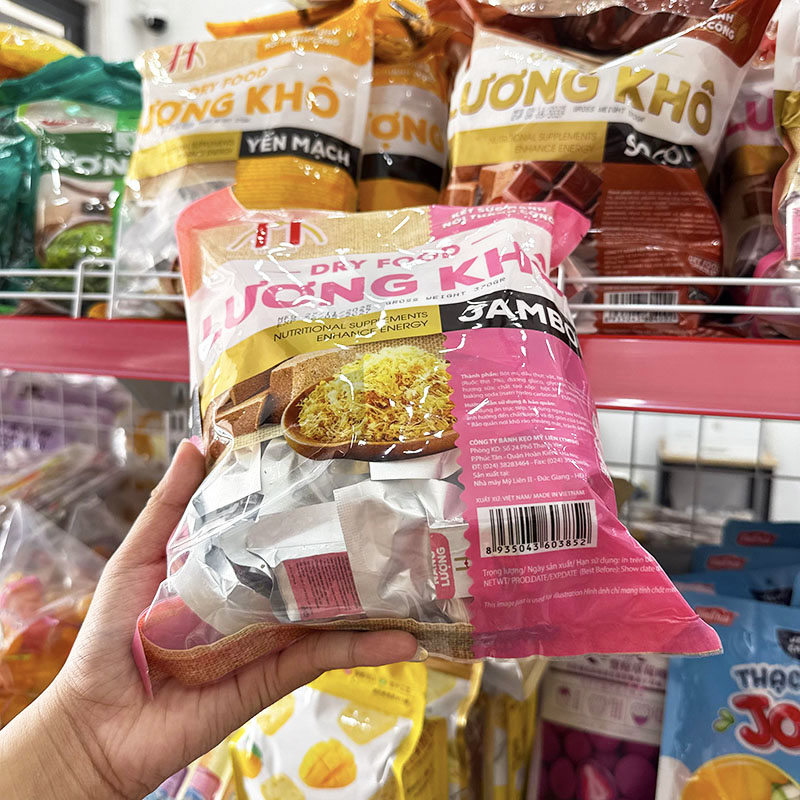 Mặt sau bao bì với thông tin sản phẩm và mã vạch