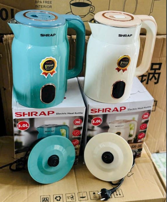 Mặt đáy và đế xoay của ấm được chụp rõ