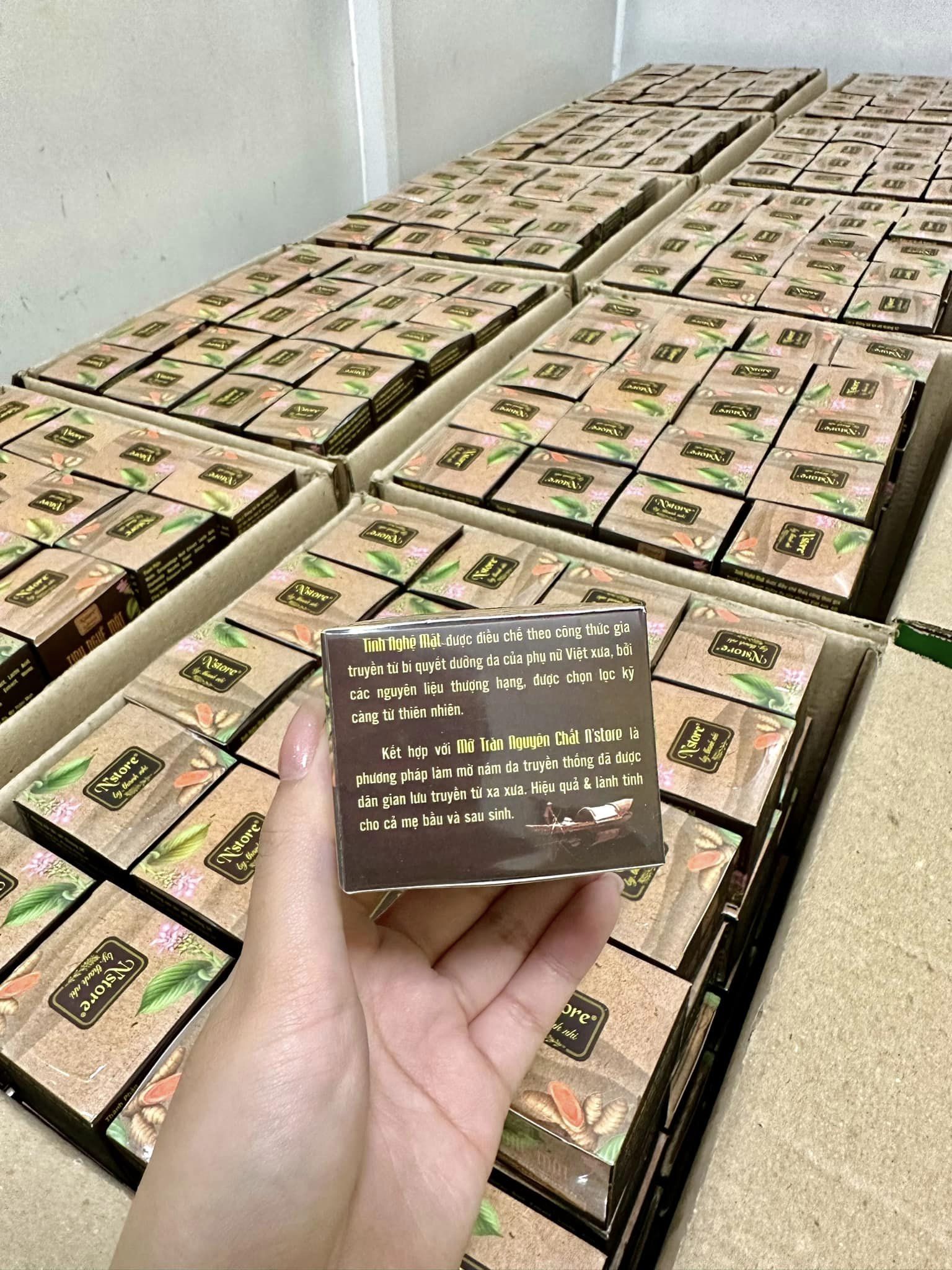 Mặt bên hộp với thông tin giới thiệu sản phẩm