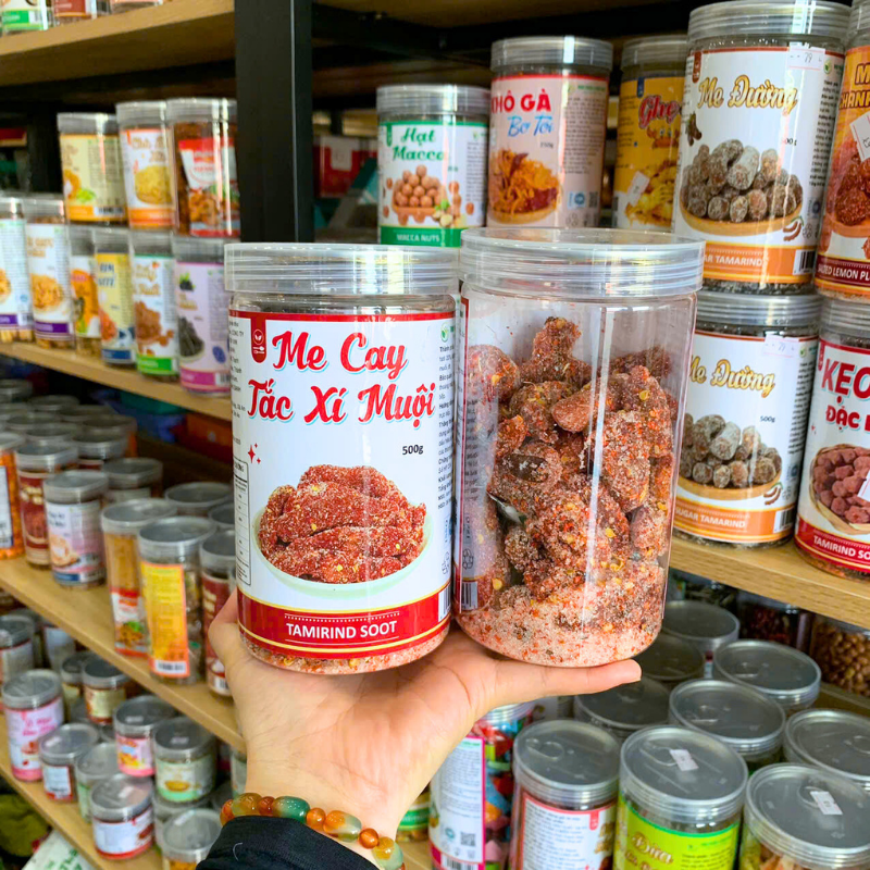 Hũ sản phẩm và phần me cay bên trong