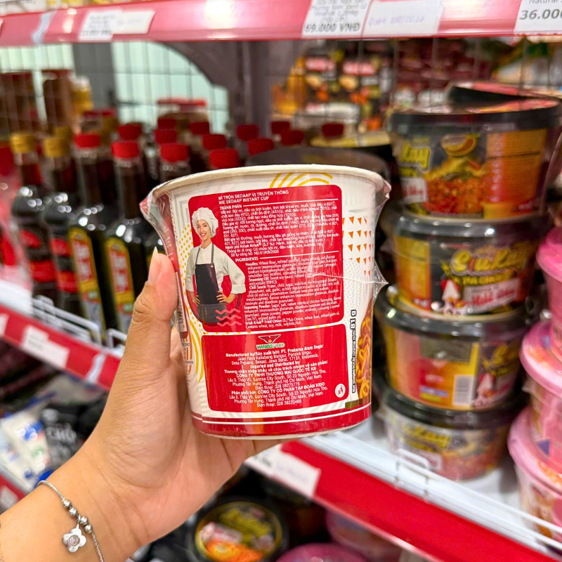 Mặt sau bao bì của ly mì