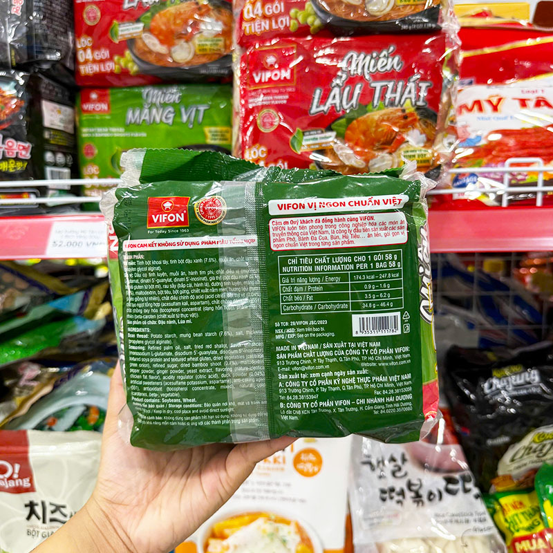 Bảng giá trị dinh dưỡng và thông tin sản phẩm ở mặt sau bao bì