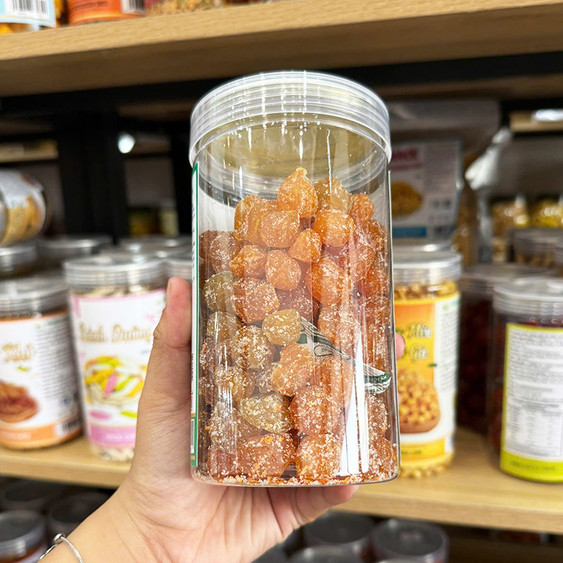 Cận cảnh mơ bên trong hộp với lớp gia vị bám ngoài