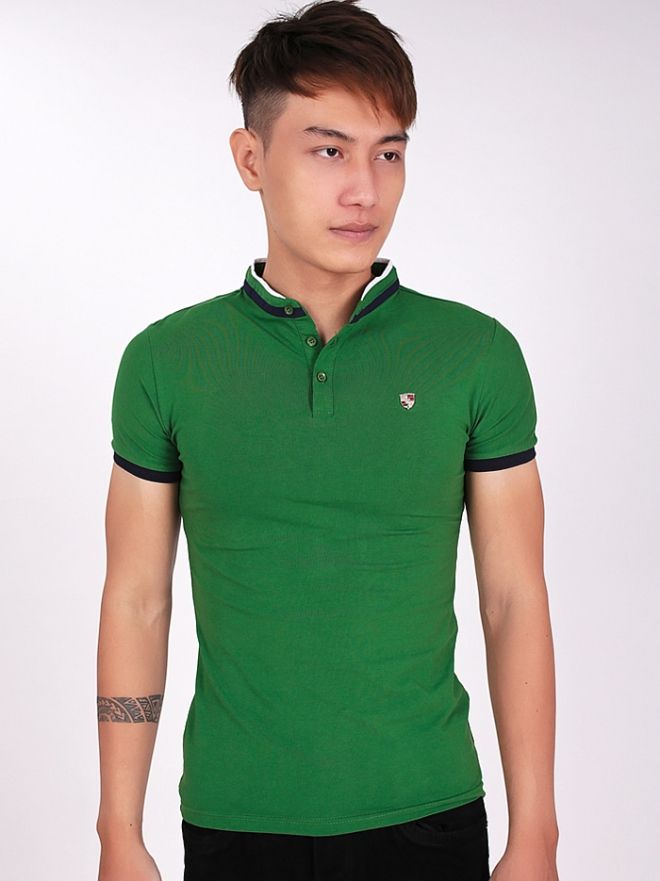 Áo nam màu xanh lá đem lại sự trẻ trung tươi tắn