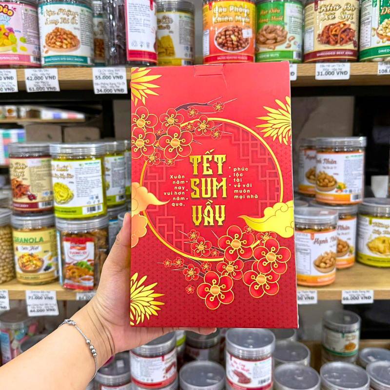 Thiết kế mặt hộp quà màu đỏ nổi bật