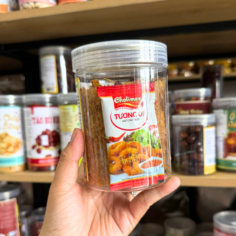 Bên trong hộp có gói tương ớt đi kèm