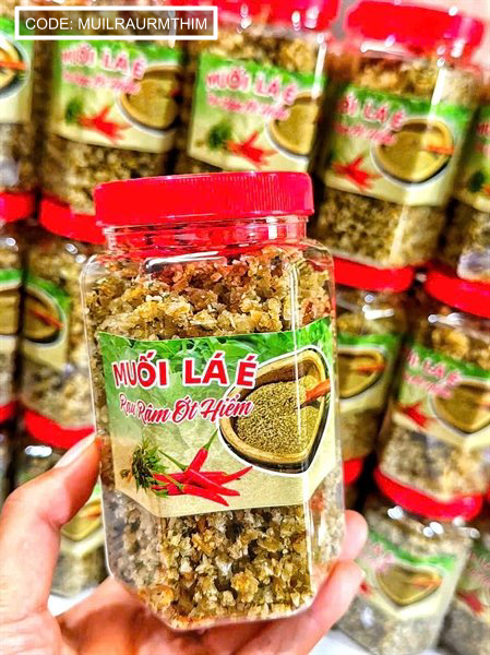 Hũ muối nắp đỏ với nhãn sản phẩm rõ mặt trước