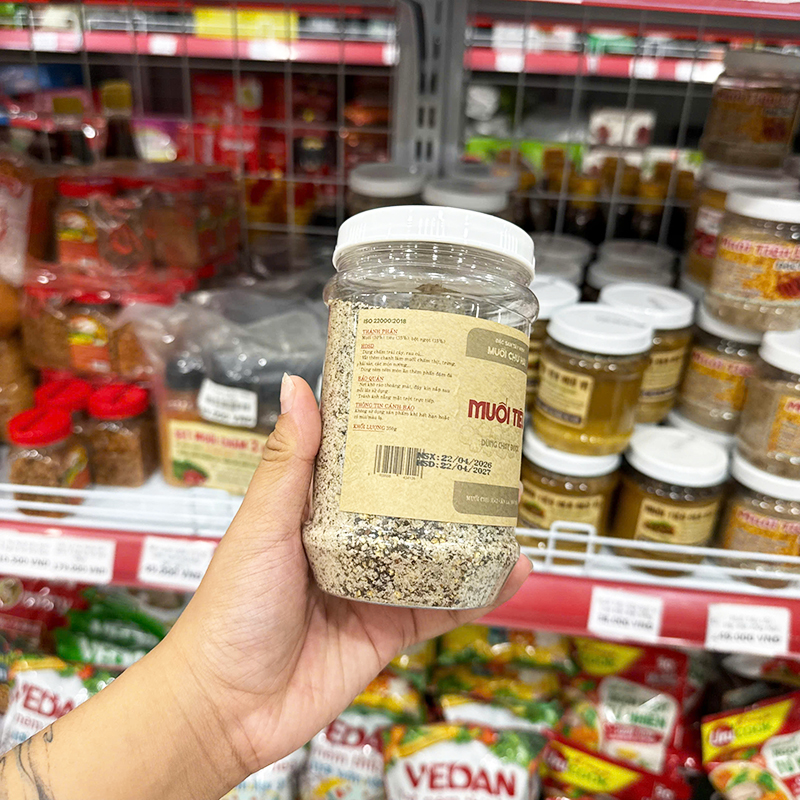 Phần nhãn phụ có in ngày sản xuất và hạn sử dụng