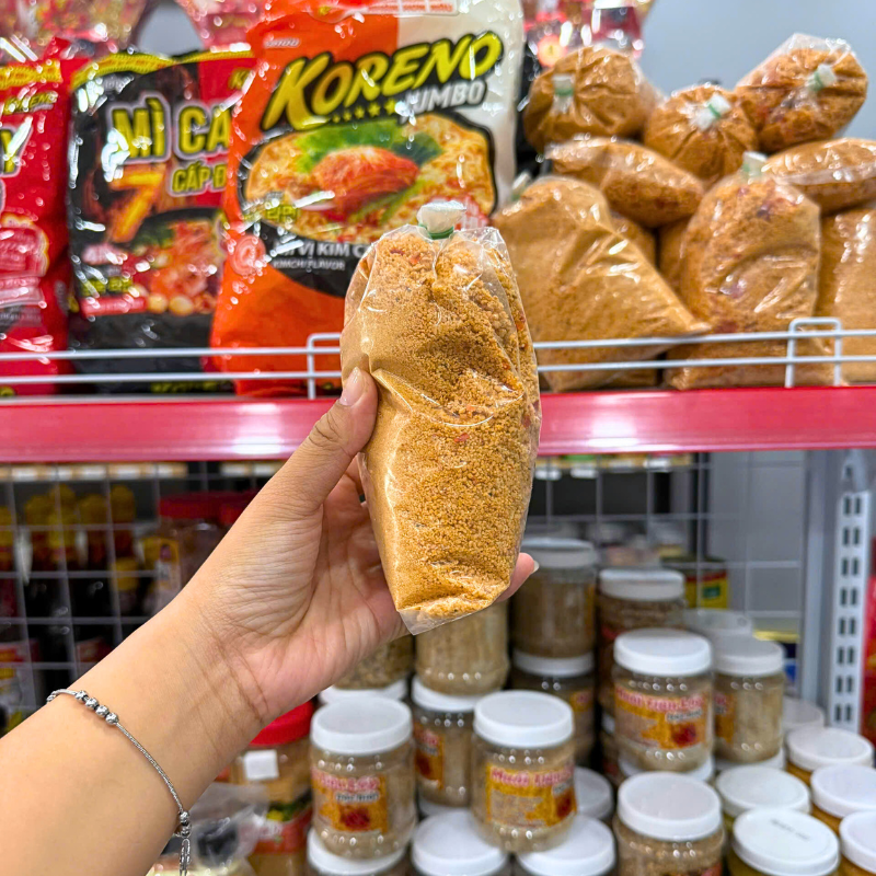 Hình dáng túi 500g gọn, buộc kín miệng