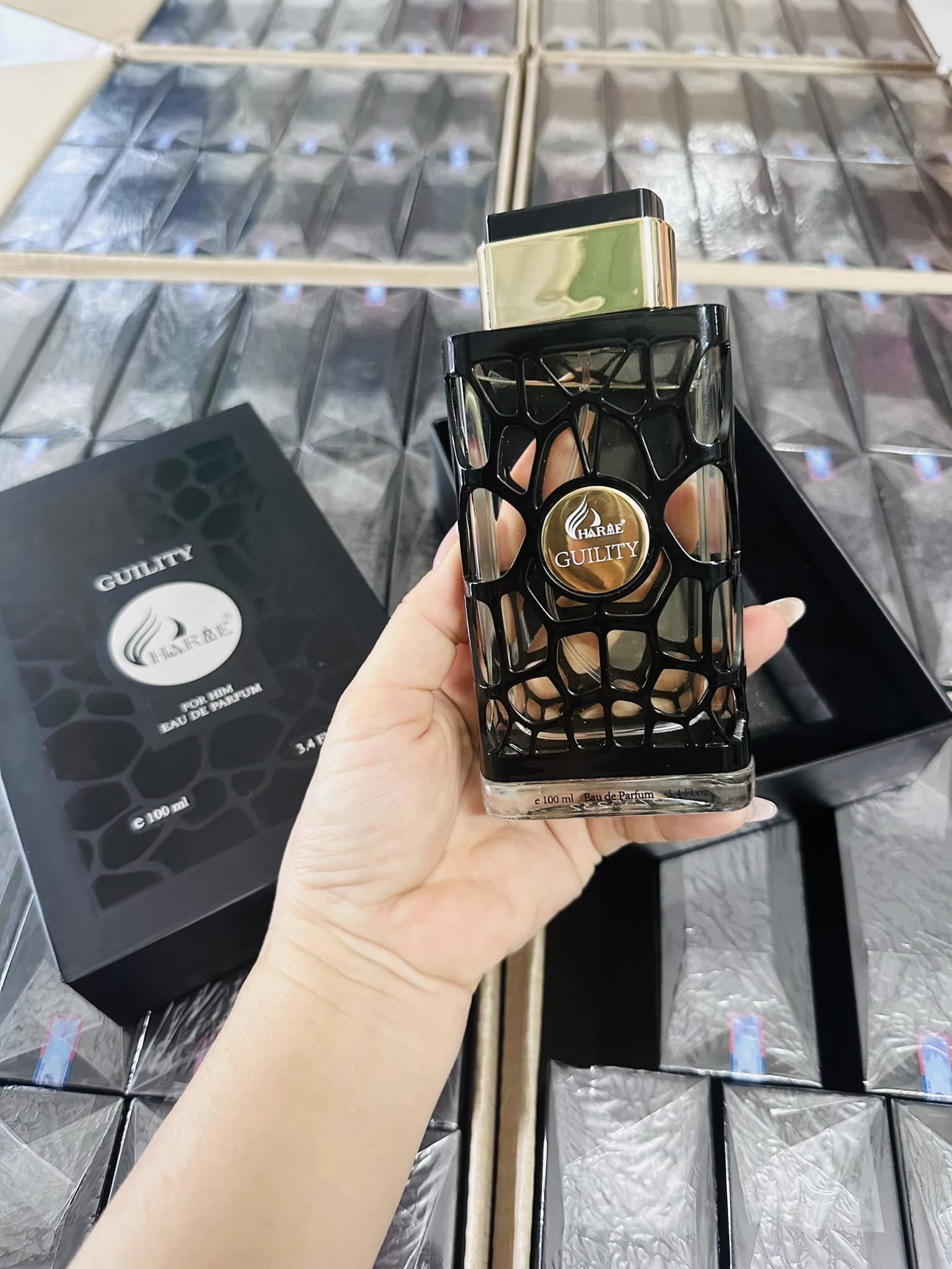 Cận cảnh chai nước hoa thực tế 100ml