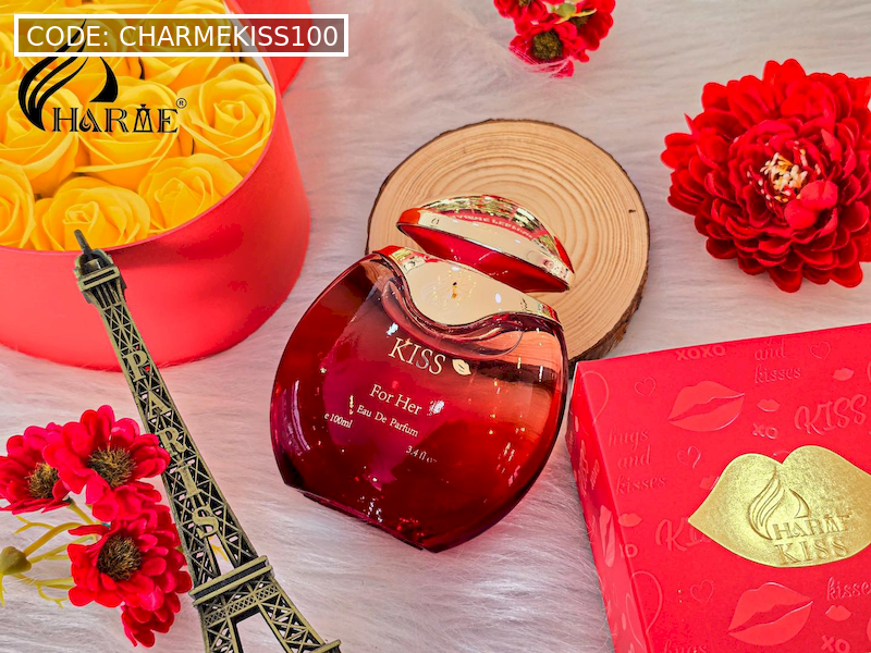 Góc chụp chai KISS cùng hộp quà tặng sắc đỏ