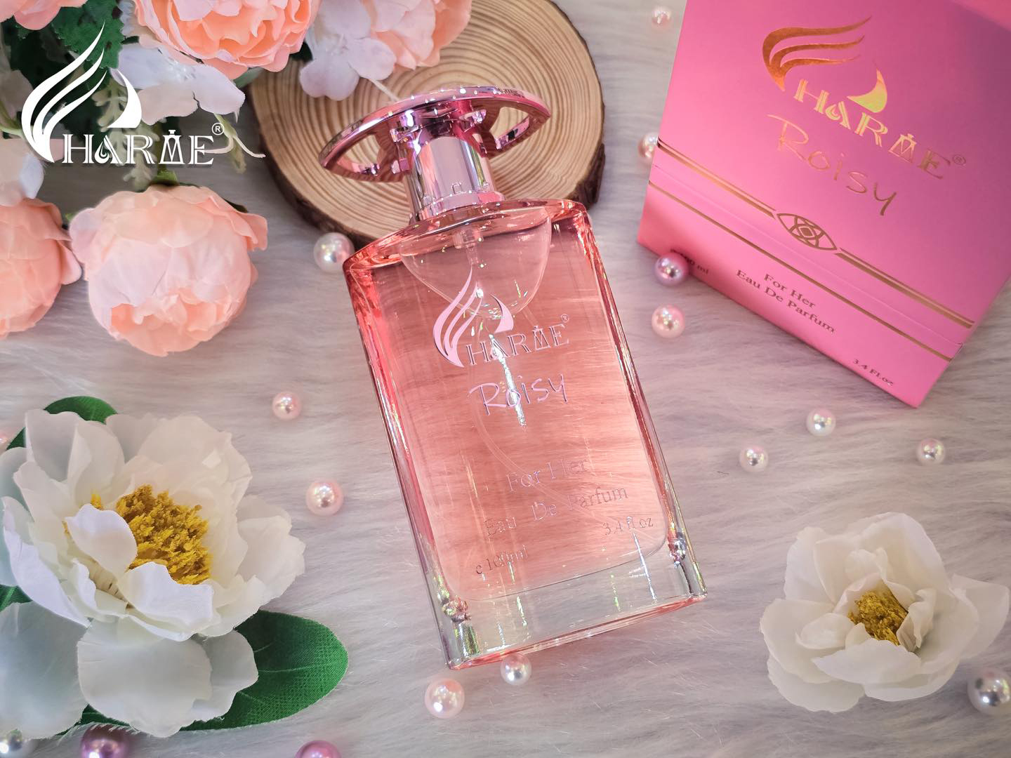 Cận cảnh chai Charme Roisy với sắc hồng trong trẻo