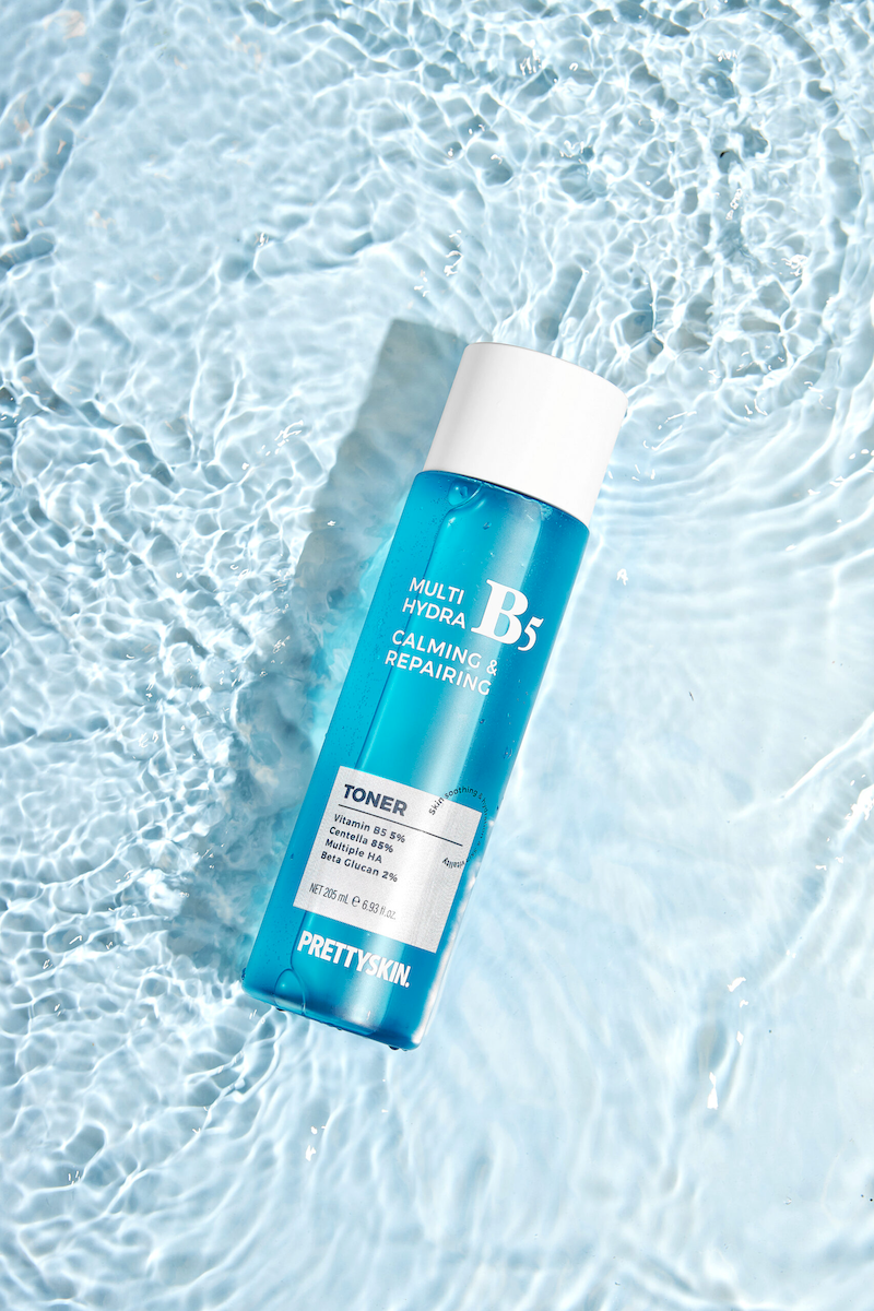 Thiết kế chai toner tông xanh đặc trưng của dòng Calming & Repairing