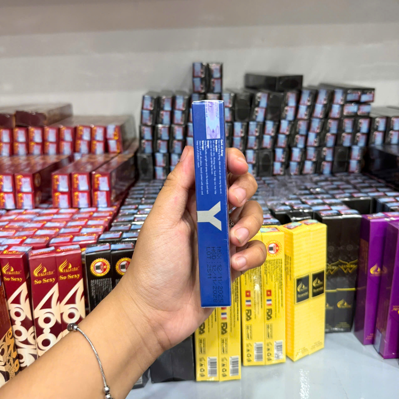 Mặt cạnh hộp có in mã lô và hạn dùng