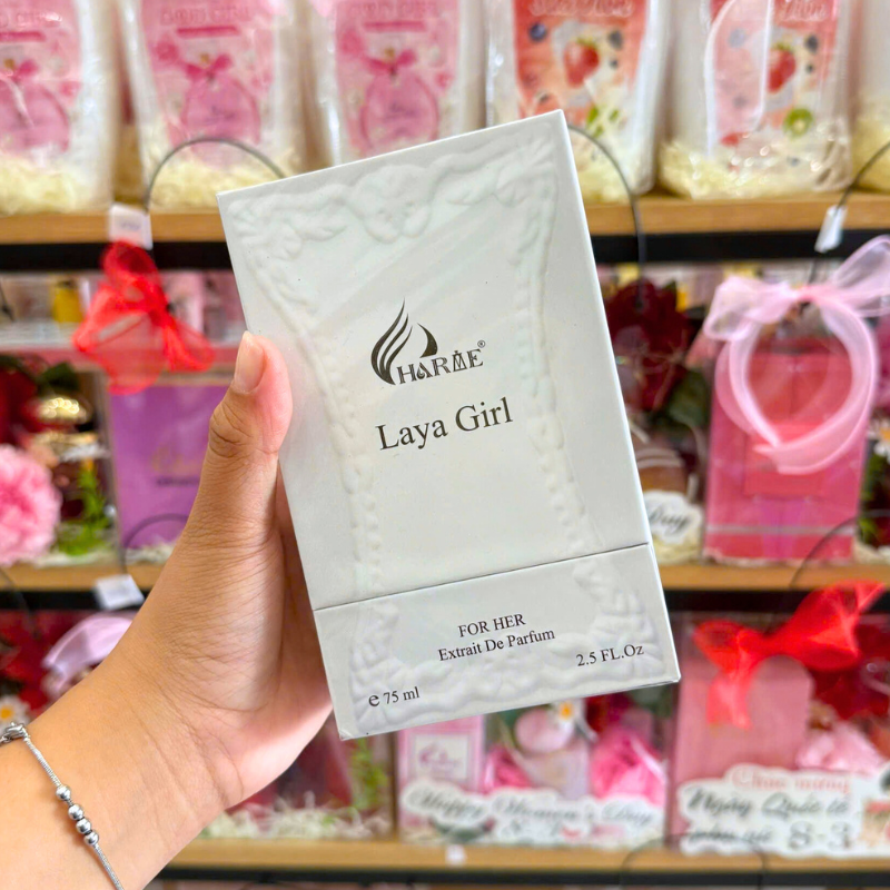 Góc nhìn nghiêng của hộp nước hoa Charme Laya Girl