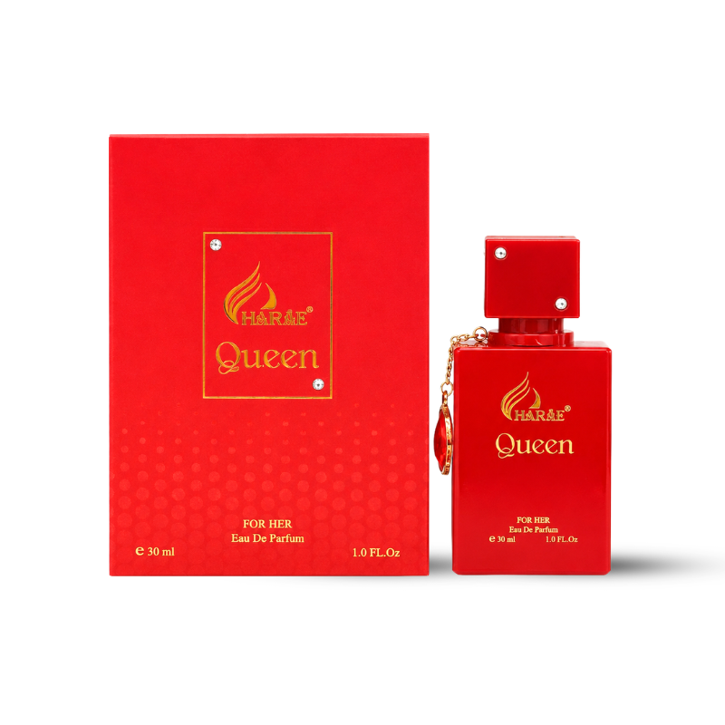 Hộp đỏ và chai vuông đỏ nổi bật với dòng For Her Eau De Parfum