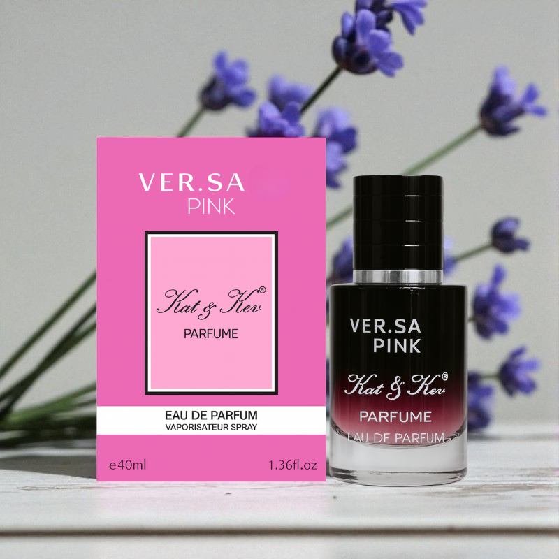 Thiết kế chai và hộp tông hồng đặc trưng của dòng Ver.sa Pink