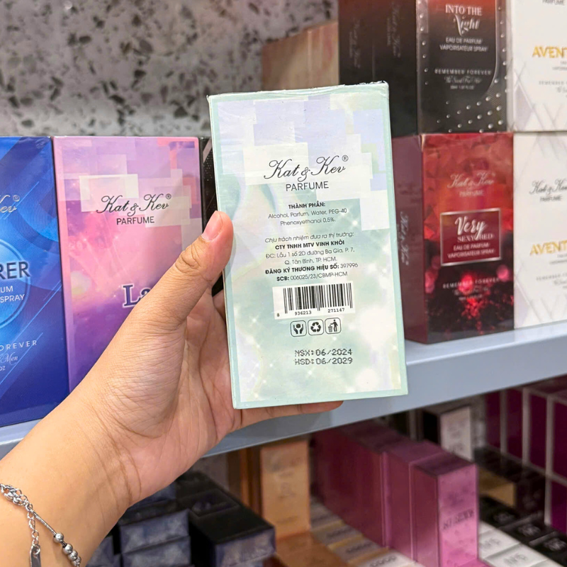 Thông tin thành phần, ngày sản xuất và hạn sử dụng trên hộp
