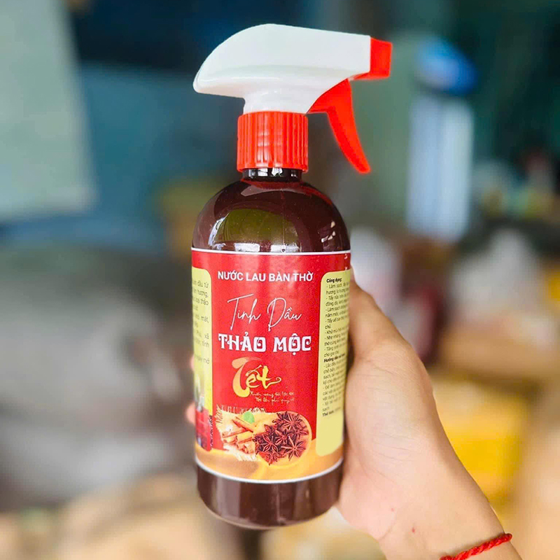 Sản phẩm cầm tay cho thấy kích thước chai thực tế