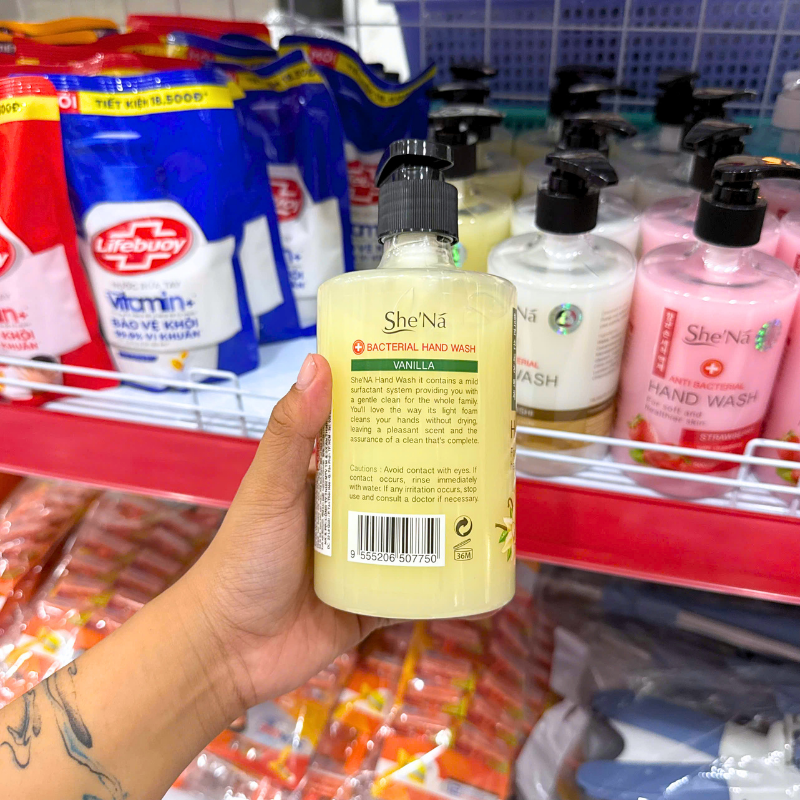 Mặt sau chai với phần thông tin hướng dẫn và lưu ý sử dụng
