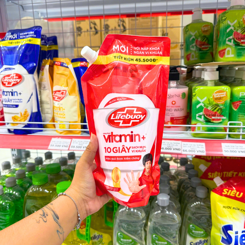 Mặt trước túi refill với nhận diện dòng Vitamin+ 10 giây