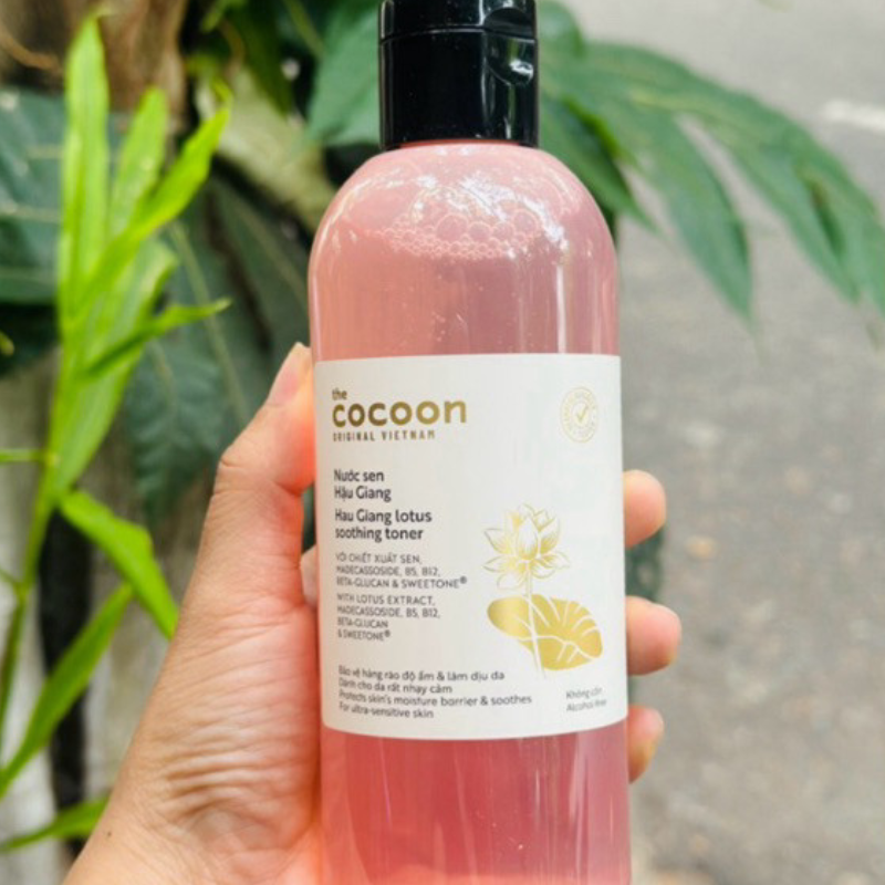 Nước Sen Hậu Giang Toner Cocoon 310ml Dành Cho Da Nhạy Cảm Hỗ Trợ Cấp Ẩm Phục Hồi Da