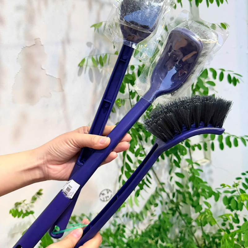 Cây cọ bồn cầu tặng kèm để chà rửa thuận tiện