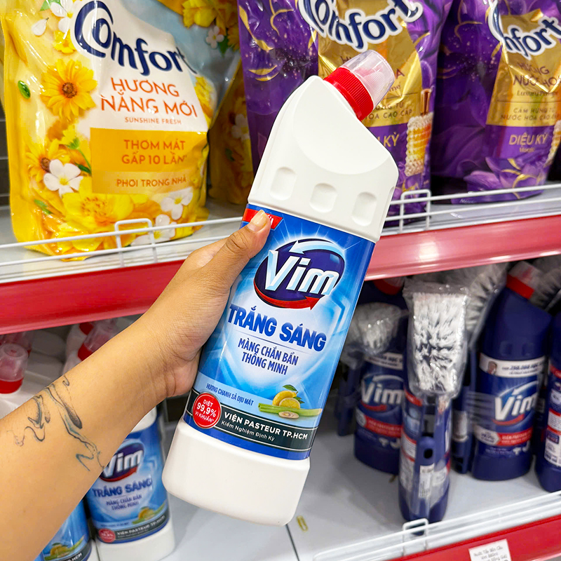 Nước Tẩy Bồn Cầu Và Nhà Tắm Vim Trắng Sáng Hương Chanh Sả Dịu Mát 880ml Màu Trắng