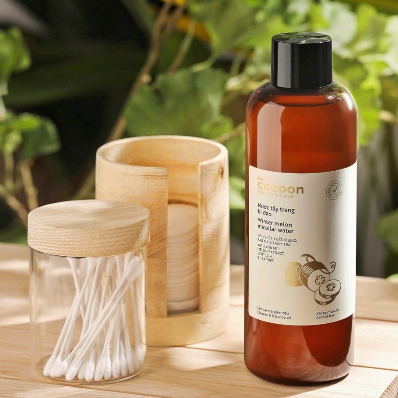 Thiết kế chai tông nâu hổ phách, nhãn thể hiện alcohol-free