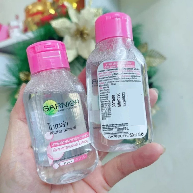 Sản phẩm dùng với bông tẩy trang để làm sạch mặt, mắt và môi