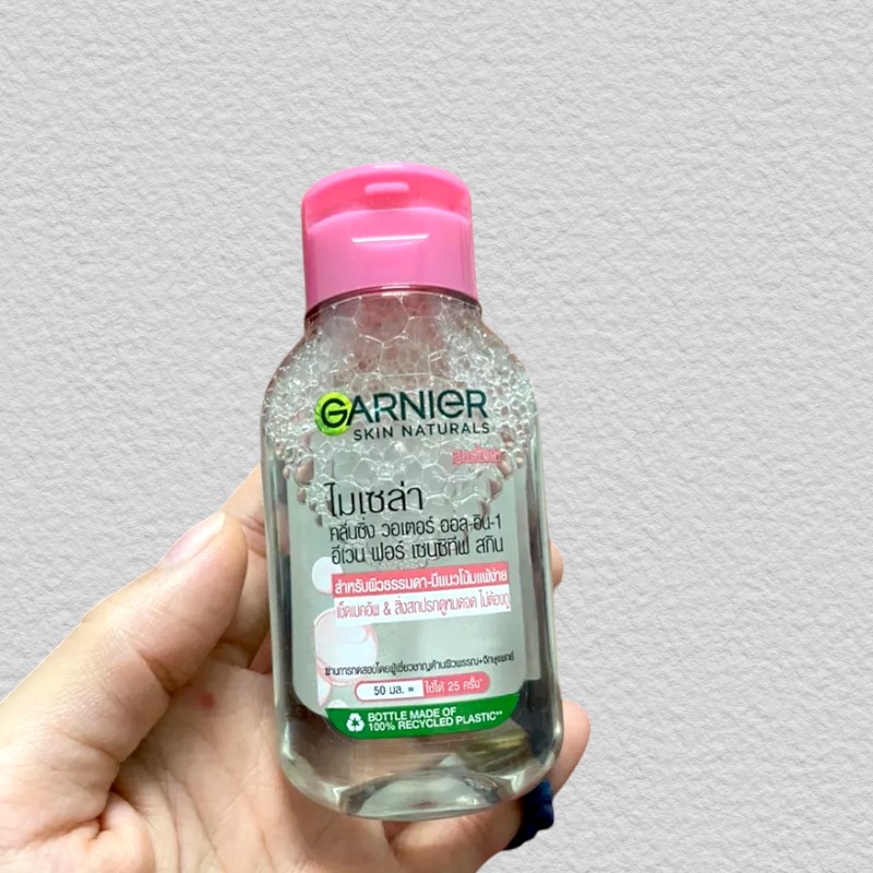 Thiết kế chai nhỏ gọn, thân trong suốt dễ nhận diện dung tích