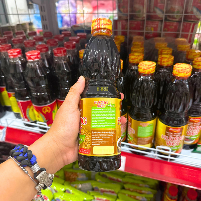 Mặt sau chai với thông tin sử dụng và bảo quản
