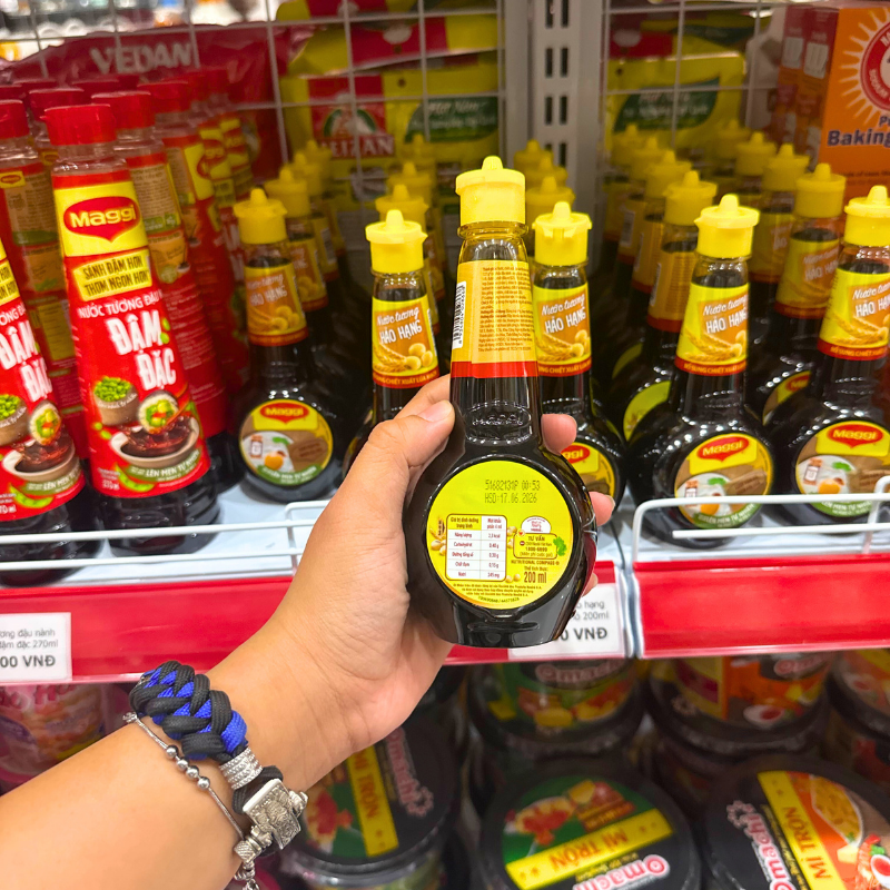 Mặt sau chai thể hiện dung tích 200ml và thông tin sản phẩm