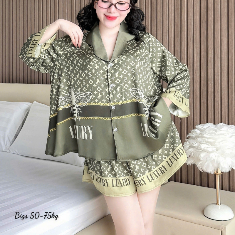 Phiên bản tông xanh rêu với form rộng dễ mặc