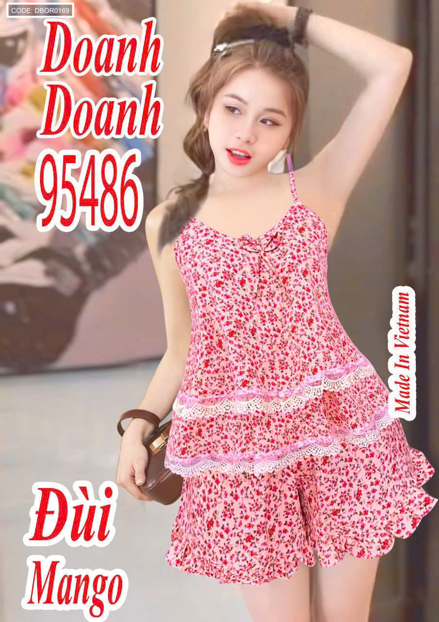 Mẫu mặc lên dáng với áo hai dây bèo tầng và quần đùi đồng bộ